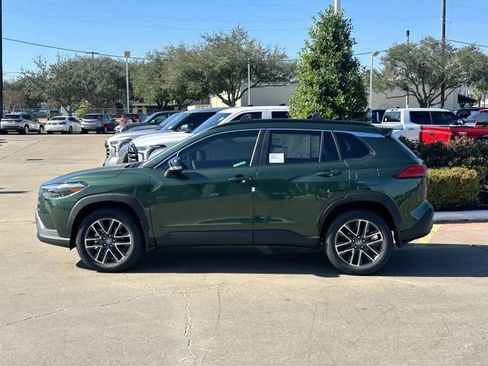 Used 2026 Toyota Corolla Cross XLE image 4