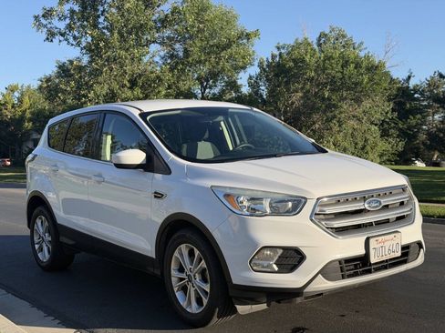 Used 2017 Ford Escape SE FWD image 6