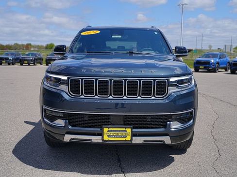 Used 2024 Jeep Wagoneer L Series III w/ Flexible Seating Group AWD/4WD image 2
