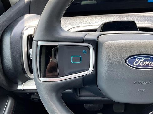 Used 2025 Ford Expedition Active AWD/4WD image 23