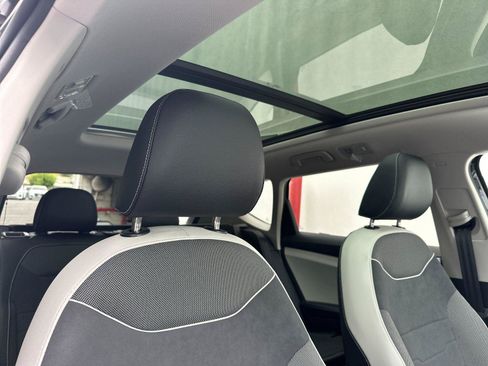 New 2026 Volkswagen Taos SE AWD/4WD image 16