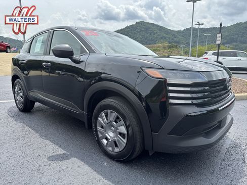 Used 2025 Nissan Kicks S AWD/4WD image 1