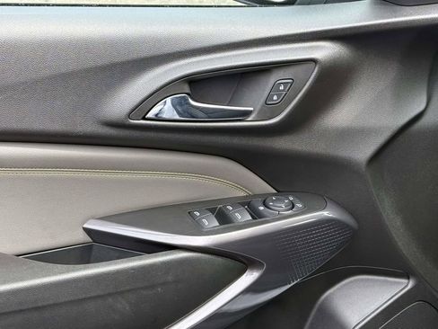 Used 2024 Chevrolet Trax ACTIV w/ Sunroof Package image 23