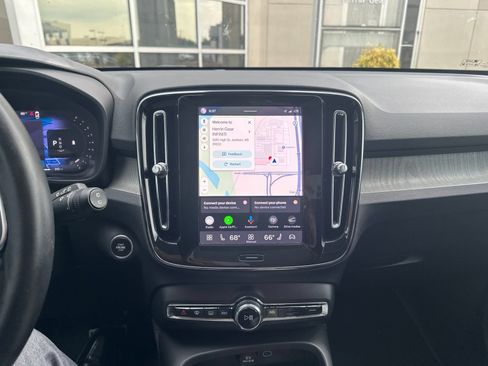 Used 2025 Volvo XC40 B5 Plus AWD/4WD image 16