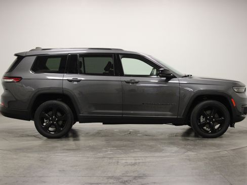 Used 2023 Jeep Grand Cherokee L Laredo RWD image 9