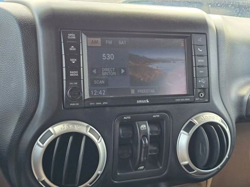 Used 2012 Jeep Wrangler Unlimited Sahara w/ Connectivity Group image 22