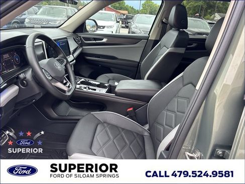 Used 2025 Volkswagen Atlas Peak Edition SE AWD/4WD image 17
