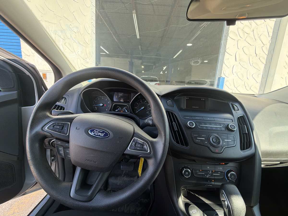 Used 2018 Ford Focus SE FWD image 5