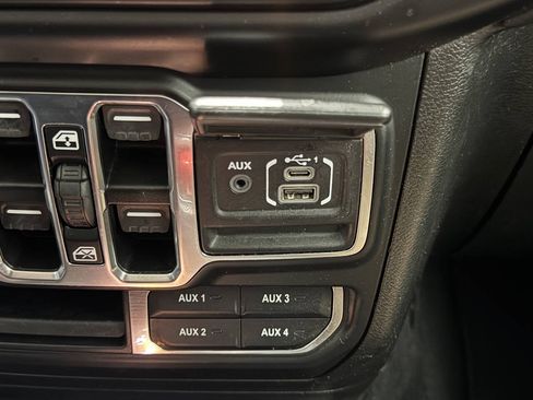 Used 2021 Jeep Wrangler Unlimited Sahara w/ Cold Weather Group AWD/4WD image 35