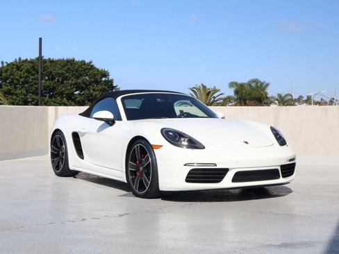 Certified 2025 Porsche 718 Boxster S RWD image 7