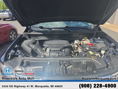 Used 2021 GMC Acadia SLT w/ Technology Package AWD/4WD image 13