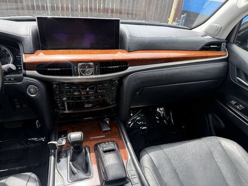 Used 2017 Lexus LX 570 4WD w/ Luxury Package image 5