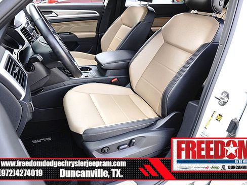Used 2021 Volkswagen Atlas Cross Sport SE w/ Panoramic Sunroof Package FWD image 13