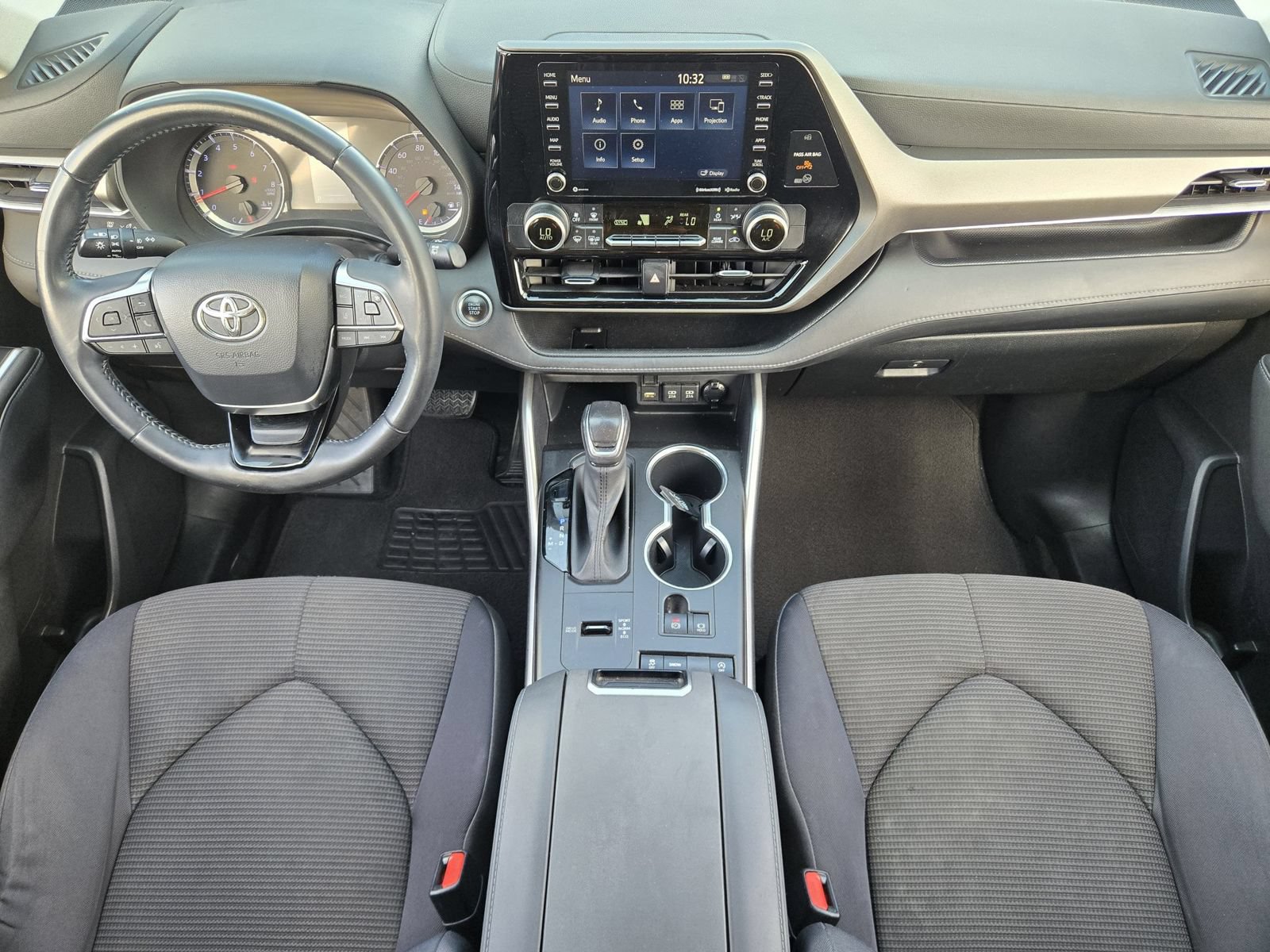 Used 2021 Toyota Highlander LE FWD image 26
