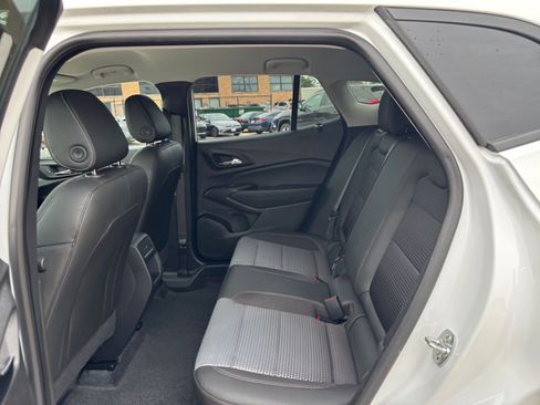 Used 2025 Chevrolet Trax LT FWD image 24