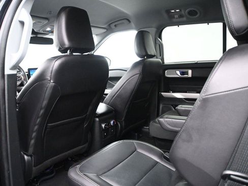 Used 2024 Ford Explorer Limited RWD image 11