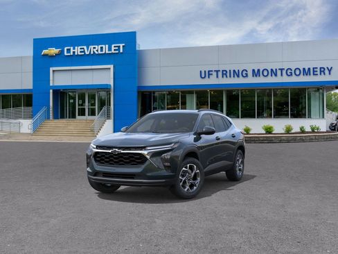 New 2025 Chevrolet Trax LT w/ Sunroof Package image 8