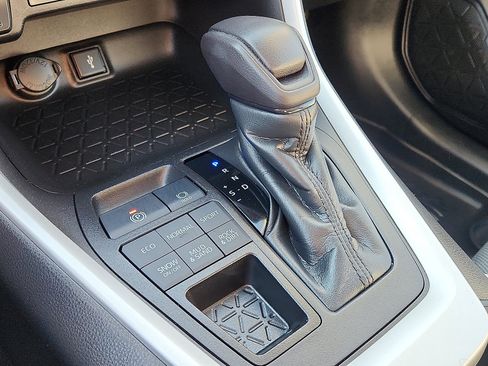 Used 2021 Toyota RAV4 XLE image 16