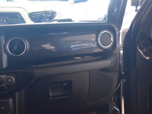 Used 2020 Jeep Wrangler Unlimited Sahara image 51