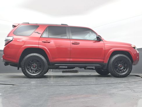 Used 2018 Toyota 4Runner TRD Off-Road Premium AWD/4WD image 30