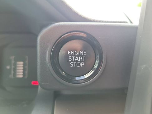 Used 2024 Toyota Tacoma SR5 w/ SR5 Upgrade Package AWD/4WD image 39