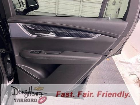 Used 2025 Cadillac XT6 Premium Luxury image 41