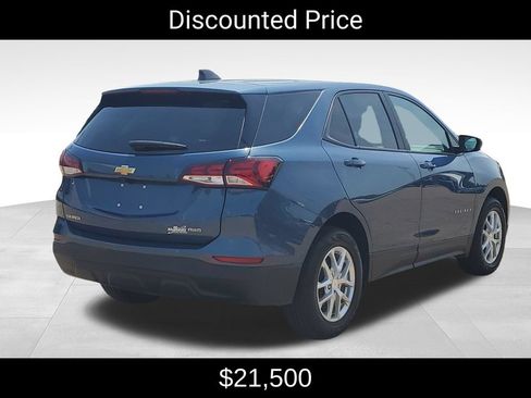 Certified 2024 Chevrolet Equinox LS w/ LS Convenience Package AWD/4WD image 3
