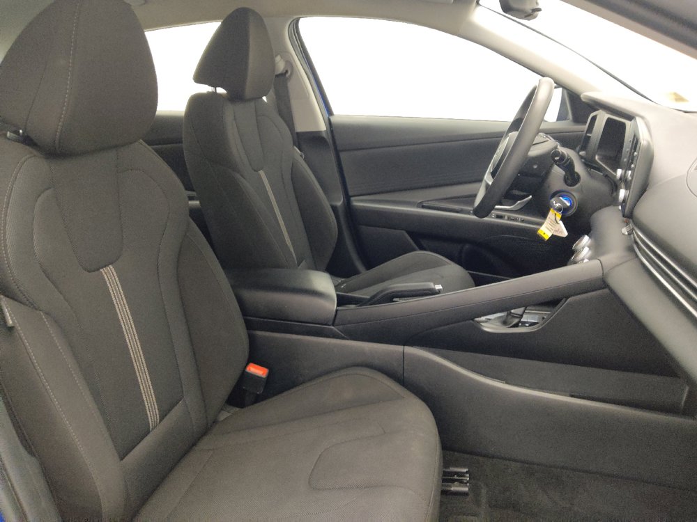 Used 2025 Hyundai Elantra SE FWD image 21