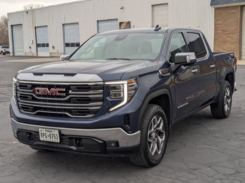 Used 2022 GMC Sierra 1500 SLT w/ SLT Convenience Package image 8