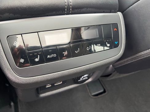 Used 2025 Nissan Pathfinder Platinum w/ Lighting Package (N92) image 24