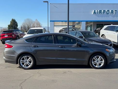 Used 2018 Ford Fusion SE w/ Fusion SE Technology Package image 14