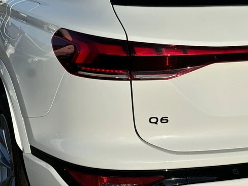 Used 2025 Audi Q6 e-tron Premium w/ Convenience Package image 28