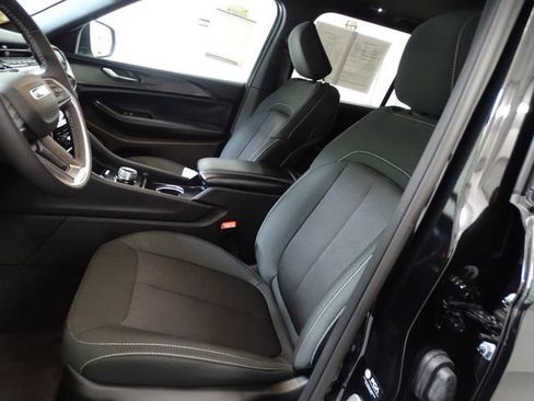 Certified 2025 Jeep Grand Cherokee Laredo X w/ Luxury Tech Group I AWD/4WD image 2