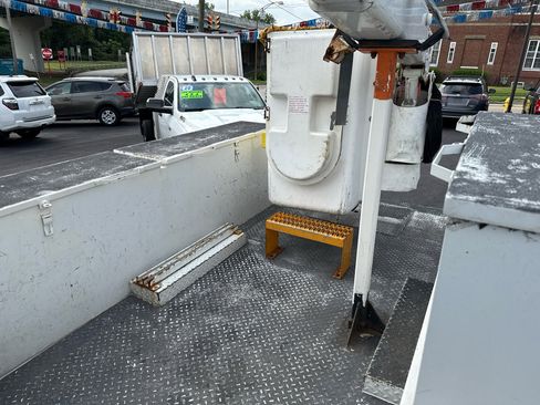 Used 2011 Ford F550 2WD Regular Cab Super Duty w/ Payload Upgrade Pkg image 37