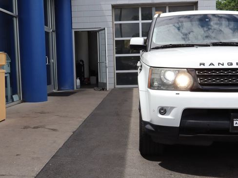 Used 2013 Land Rover Range Rover Sport HSE AWD/4WD image 30