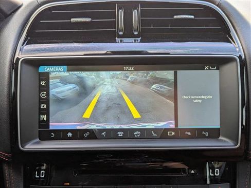 Used 2017 Jaguar F-PACE R-Sport image 13