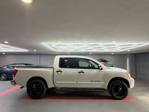 Used 2013 Nissan Titan SV w/ SV Value Truck Pkg RWD image 7