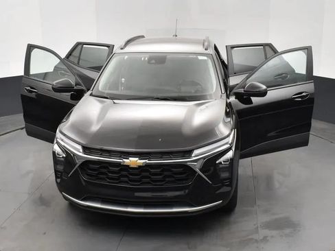 Used 2025 Chevrolet Trax LT w/ LT Convenience Package FWD image 10