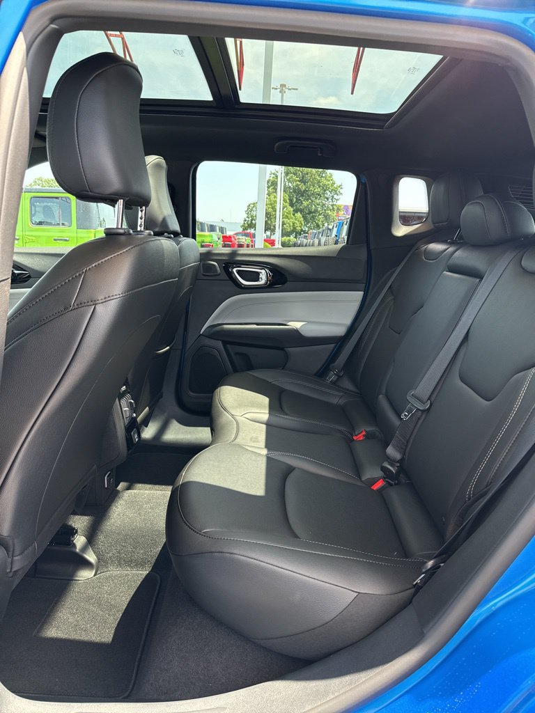 New 2025 Jeep Compass Limited w/ Sun & Sound Group AWD/4WD image 20