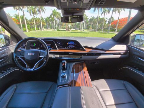 Used 2022 Cadillac Escalade ESV Luxury RWD image 8
