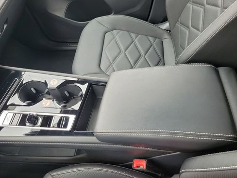 Used 2025 Volkswagen Atlas SE image 22