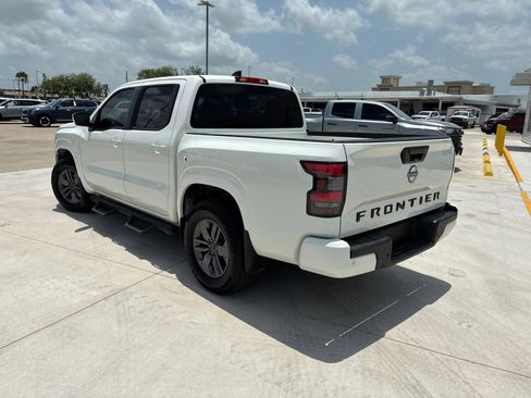 Used 2025 Nissan Frontier SV RWD image 5