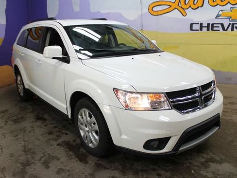 Used 2019 Dodge Journey SE w/ Premium Group FWD image 4