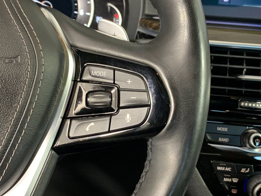 Used 2018 BMW 530i xDrive AWD/4WD image 19
