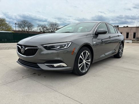 Used 2019 Buick Regal Essence w/ Driver Confidence Package I FWD image 3