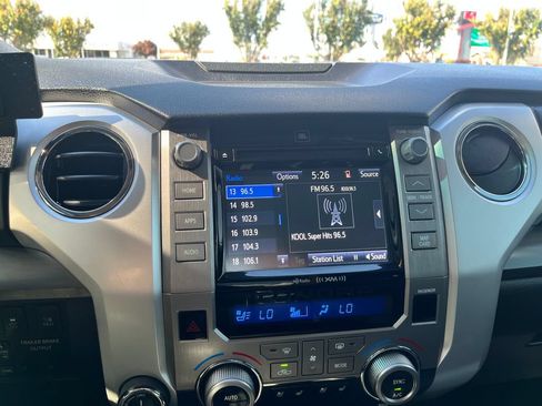 Used 2017 Toyota Tundra Platinum AWD/4WD image 15