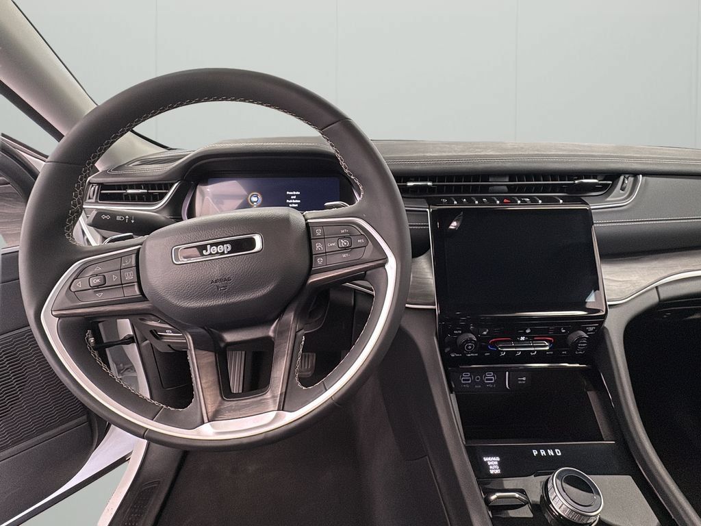 Used 2023 Jeep Grand Cherokee Limited AWD/4WD image 9