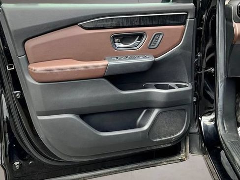 Used 2025 Honda Pilot Elite image 19