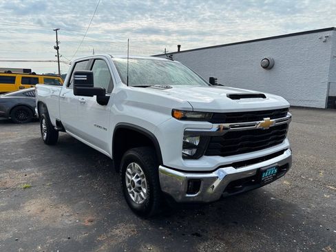 Used 2025 Chevrolet Silverado 2500 LT w/ Convenience Package AWD/4WD image 4