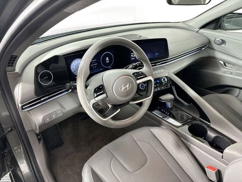 Used 2025 Hyundai Elantra SEL image 19